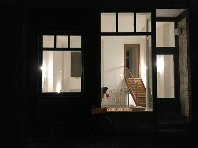 wohlwillstrasse,-fassade-bei-nacht,-st.pauli,,-sabine-schumacher,-fenster,-jaegerpassage,-not-the-girl,-st.-pauli