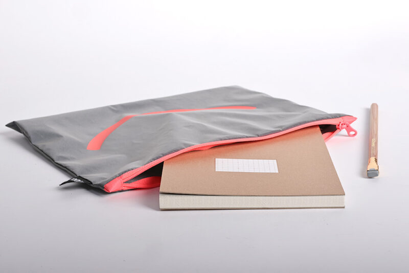 not the girl x loqi Zip Bag Reflective – Bild 4
