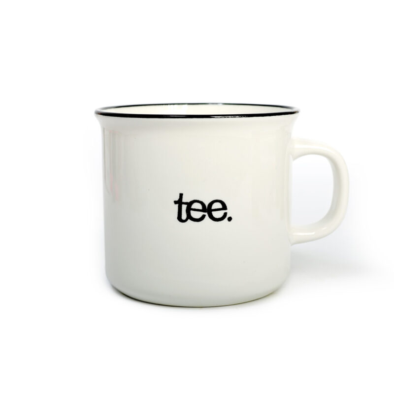 Keramikbecher Tee. Pause.